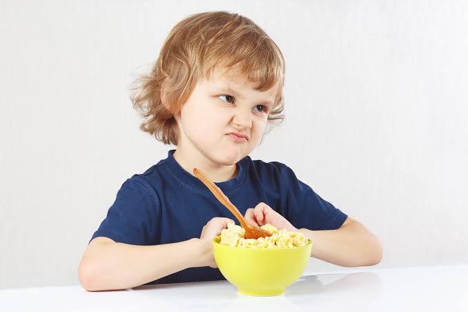 ماذا يمكنك أن تفعلي إذا رفض طفلك أكل أي شيء؟